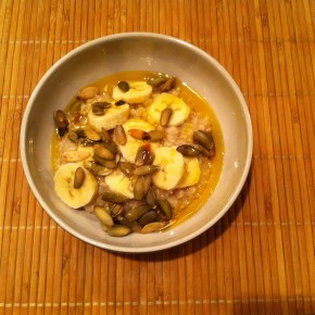 banana, pumkin seeds oatmeal topped with flax seed oil